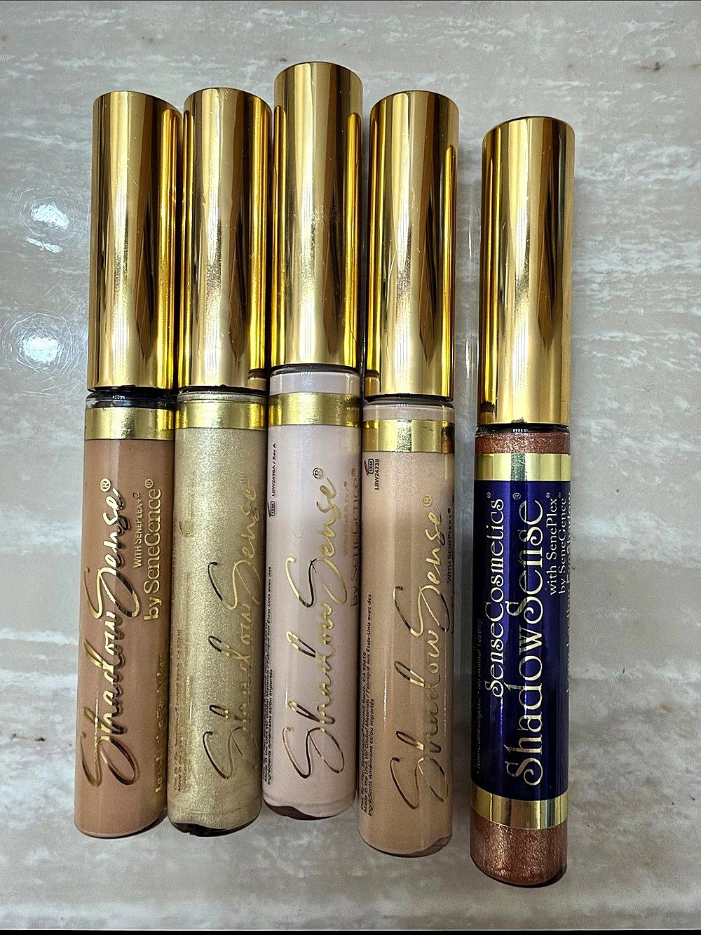 New bundle  shadow sense eye shadow 5 colors listed below.